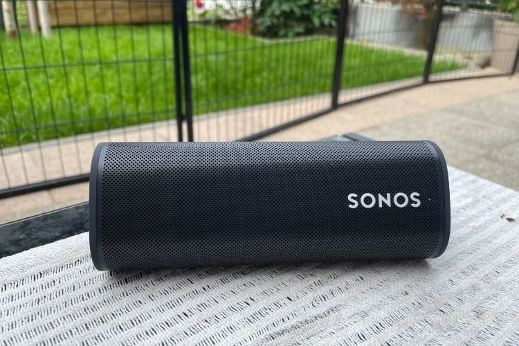Perfekt für den Garten und unterwegs: Der Sonos Roam hat in unserem Test überzeugt