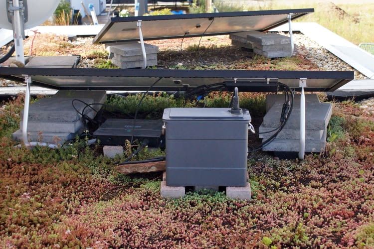 Die meisten Balkonkraftwerk Speicher nehmen nur wenig Platz weg