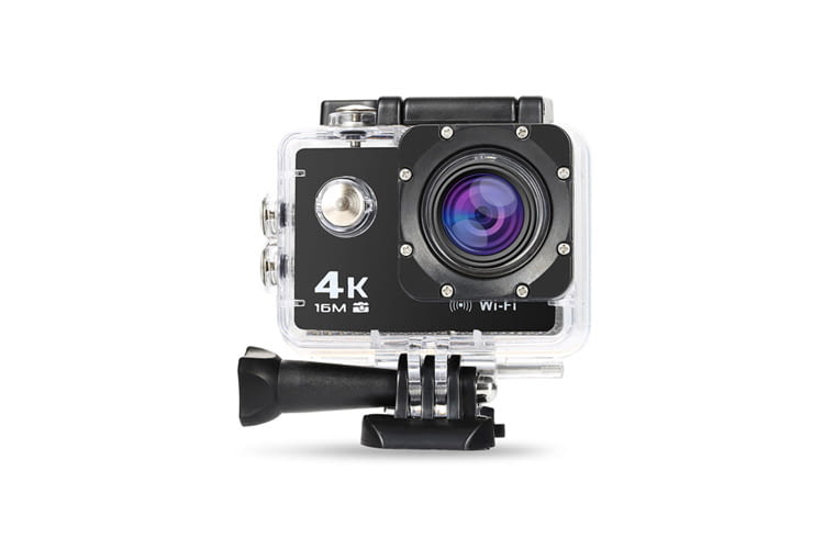 Die NexGadget 4K Actioncam kann z.B. als Helmkamera genutzt werden