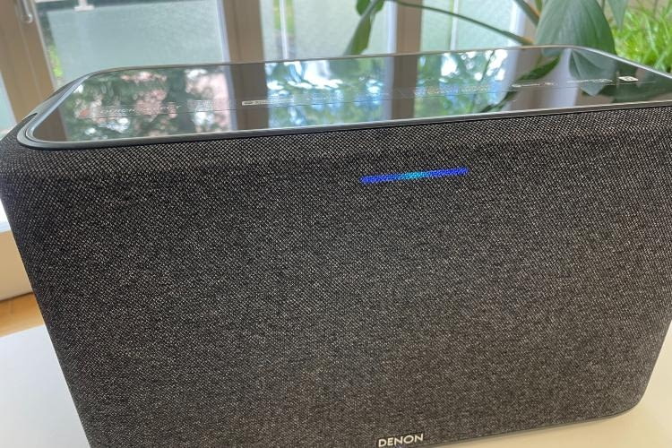 Die Denon Home 350 kommt mit ordentlich Power. In unserem Test offenbart sie aber auch Schwächen
