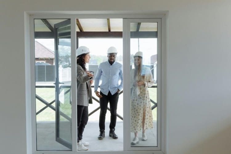 Entdecken Sie, wie smarte Technik Renovierungen optimiert. Erhöhen Sie Komfort, sparen Energie und steigern den Immobilienwert.