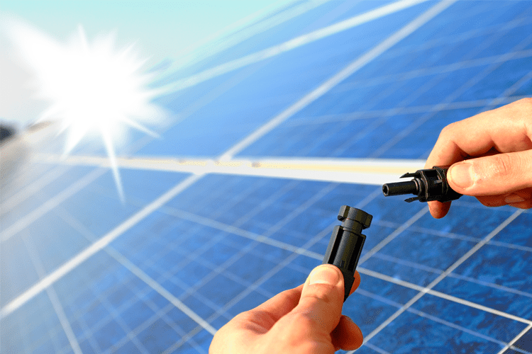 Wir nennen die Unterscheide zwischen der reihen und parallel Verbindung von Solarmodulen.
