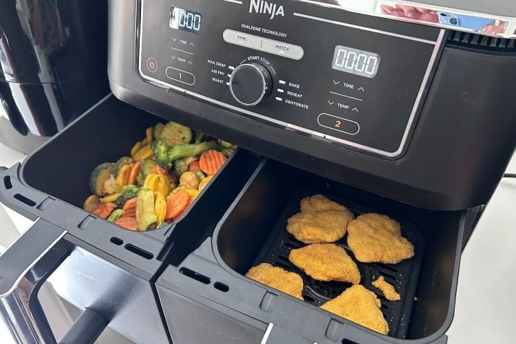 Eine XXL Heißluftfritteuse kann ganze Mahlzeiten auf Einmal fertigen
