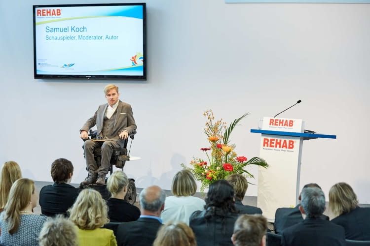 Samuel Koch ist gern gesehener Gast und Referent auf der REHAB Karlsruhe, so auch 2025