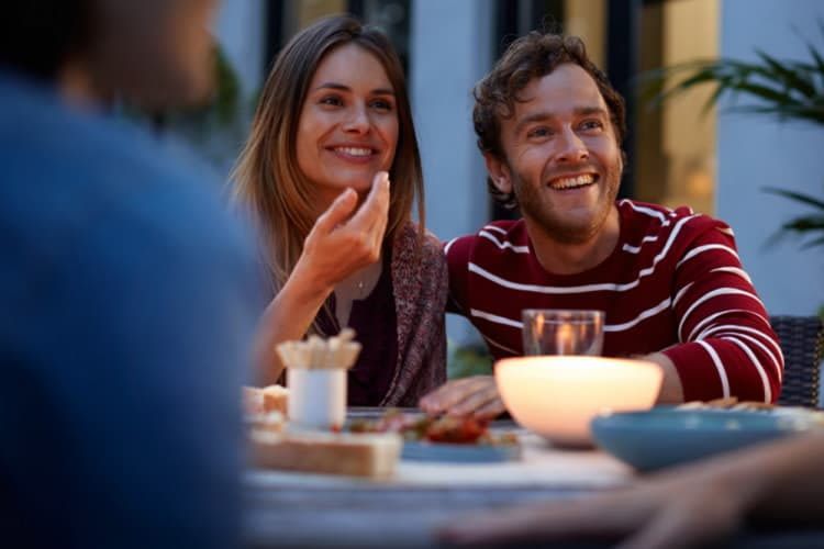Alle Philips Hue Leuchtmittel sind Drinnen und Draußen per App steuerbar