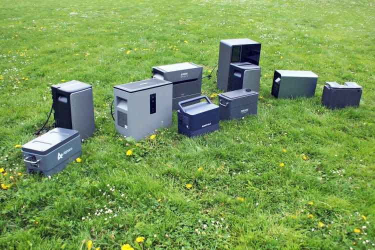 Wir testen regelmäßig Balkonkraftwerk Speicher im Freien
