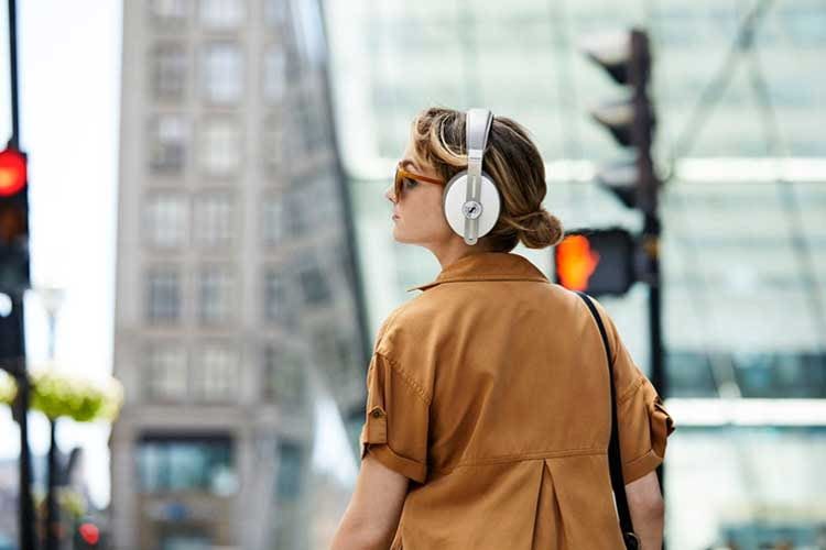 Mit einem Over-Ear-Kopfhörer können Nutzer in tolle Klangwelten eintauchen
