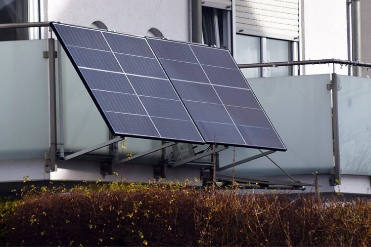 Für Mini-Solaranlagen gilt eine klare Leistungs-Obergrenze