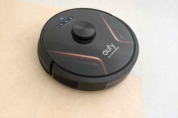 eufy RoboVac X8 Hybrid verfügt über zwei Saug-Turbinen und leistet damit 2x 2.000 Pa Saugleistung für die Tiefenreinigung