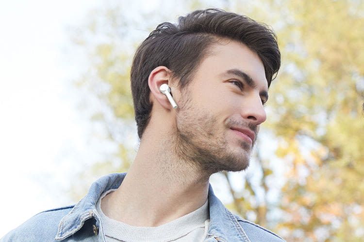 Xiaomi AirDots Pro In Ear Kopfhörer erinnern durch die Form an Apple AirPods