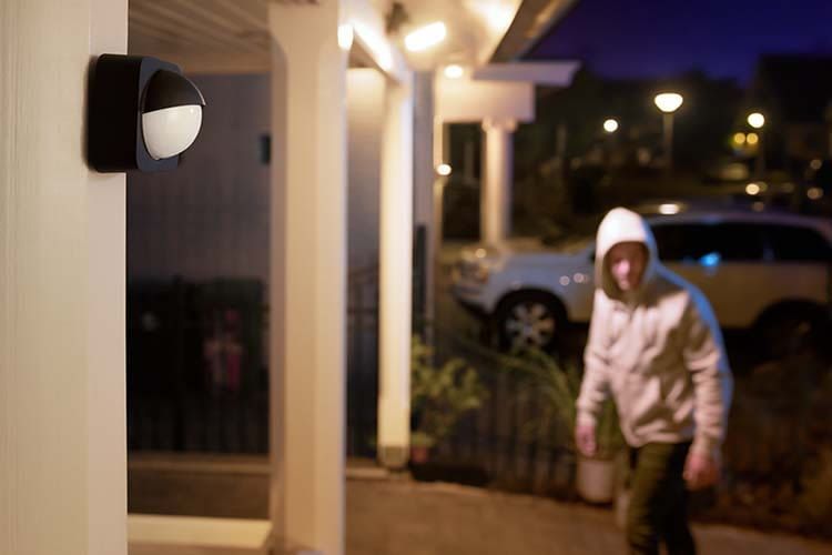 Philips Hue Outdoor Sensor hilft auf ungebetene Gäste aufmerksam zu machen