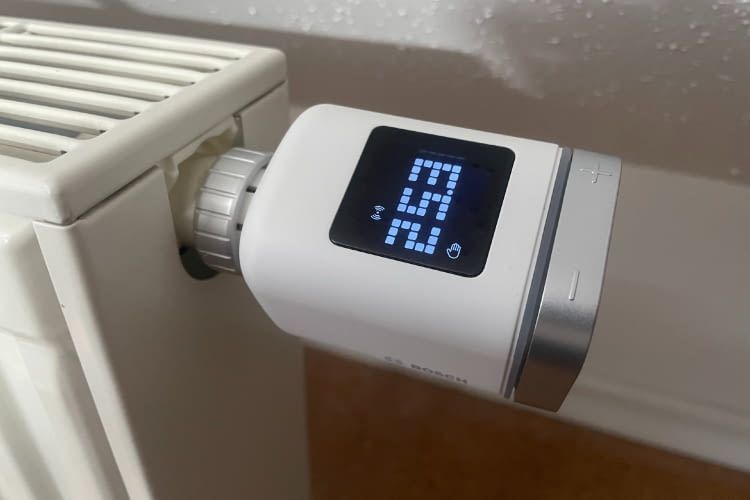 Das Bosch Thermostat II [+M] liefert im Test eine gute Leistung ab, kostete aber auch Nerven