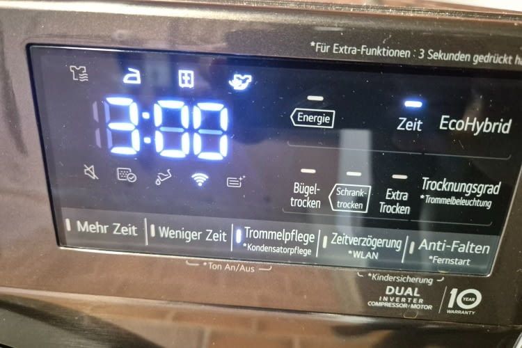 Der Trockner kann per App oder ganz klassisch über dieses Bedienfeld gesteuert werden