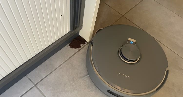 Die beiden Seitenbürsten verformten beim Eckenkehren etwas schlechter als die Konkurrenz
