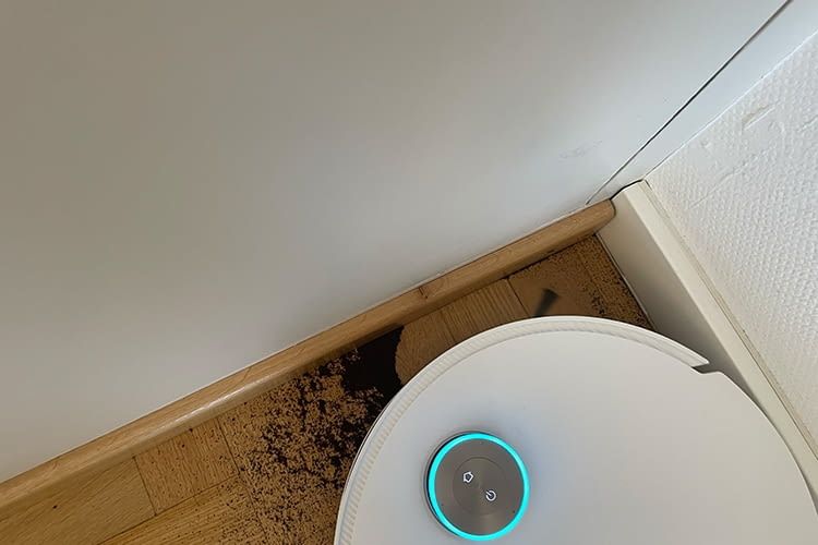 Wir testeten auch die Kantenreinigung des Dreame X50 Ultra Complete