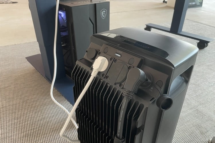 Der STREAM Pro AC mit einem angeschlossenen PC