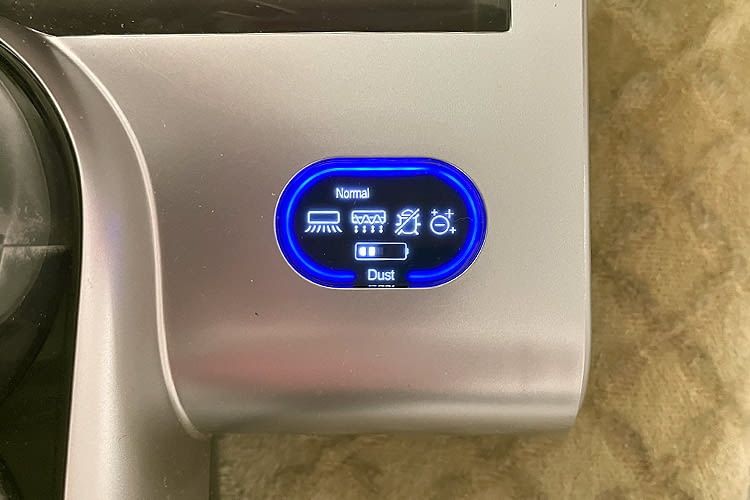 Das Display gibt auch Auskunft zum Ladestand des Akkus