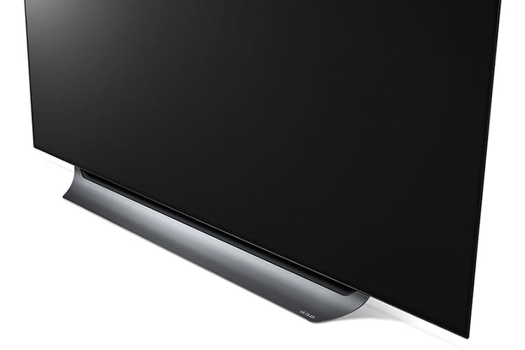 Flach und edel: LG OLED55C8 integriert sich mit seinem schlichten Design gut in die meisten Wohnlandschaften