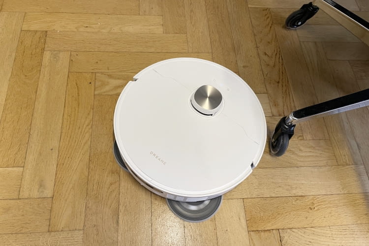 Durch die RoboSwing-Technologie kann der Dreame Mopp und Seitenbürste ausfahren