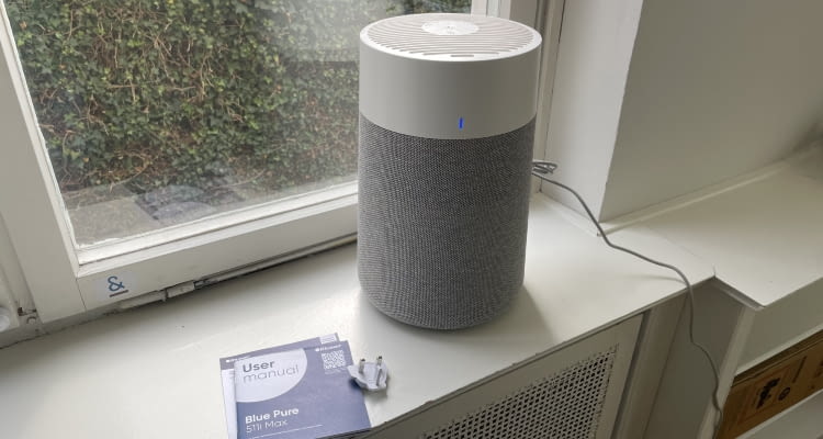 Blue Pure 511i Max wird mit Bedienungsanleitung und Steckdosenadapter Typ G und Typ C mitgeliefert