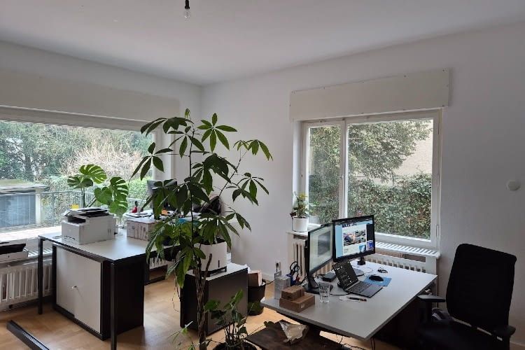 Vorher: In unserem Büro ersetzt das Novarail System eine einzelne Glühbirne