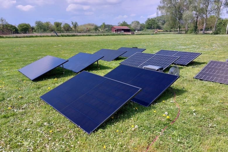 Hier sind einige unserer home&smart Balkonkraftwerk Test-Anlagen zu sehen