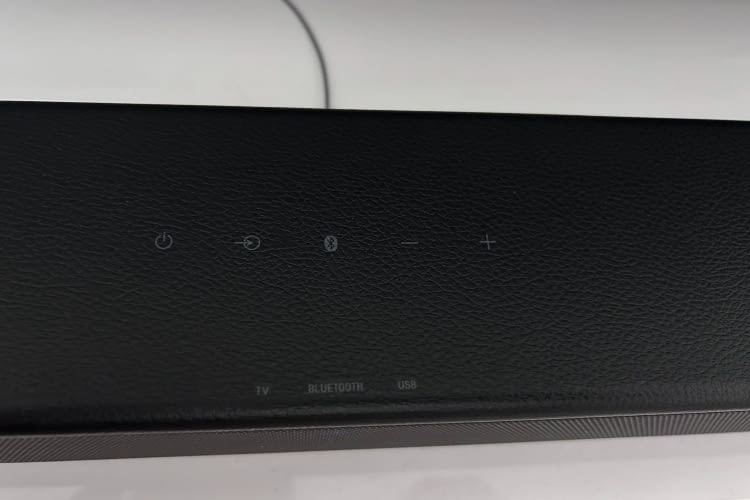 Die 5 zentralen Bedienelemente an der Soundbar selbst.