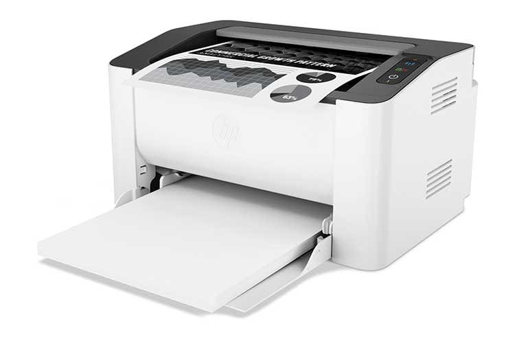 Benötigt wenig Platz, dafür müssen Nutzer beim HP Laser 107w das Papierfach ausziehen