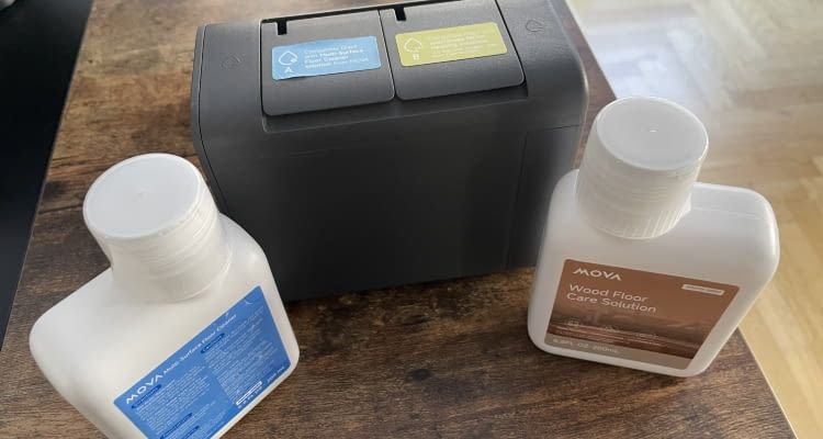 MOVA Mobius verfügt über zwei Reinigungsmitteltanks