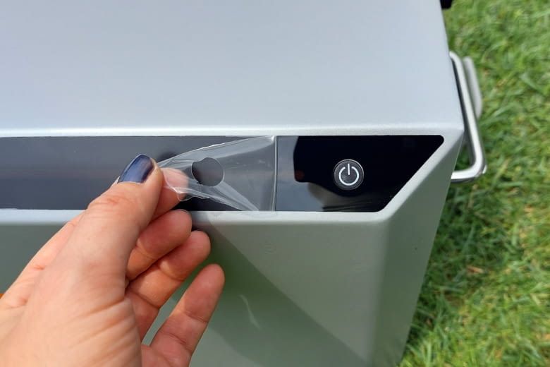 Das Jackery Display zeigt über Lichtsignale den aktuellen Gerätestatus