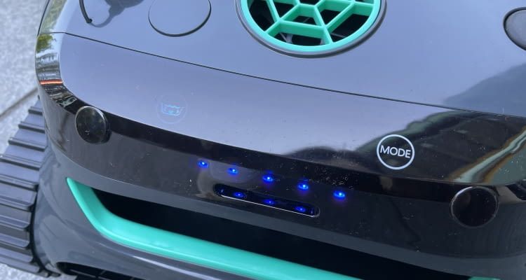 LED und Modusanzeige sind hell genug, um sie auch bei hoher Sonneneinstrahlung zu erkennen