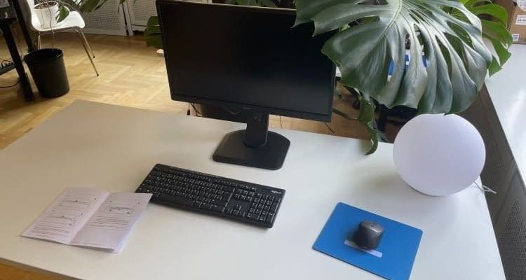 Der Desktopia Pro X ist dank einzigartiger Funktionen unser Testsieger Schreibtisch