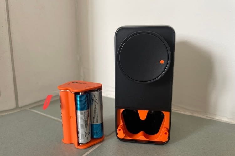 Das SwitchBot Lock Pro kann mit Batterien und einem Power Pack betrieben werden
