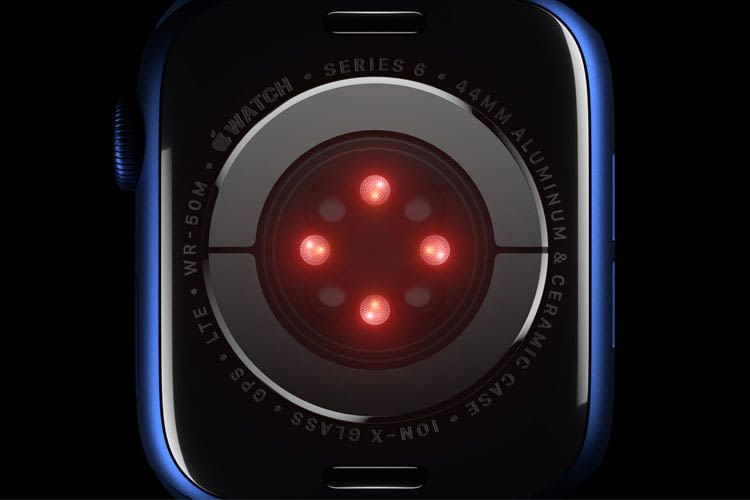Die größte Neuerung der Apple Watch Series 6 ist der Sensor zur Blutsauerstoffmessung auf der Unterseite vom Gehäuse