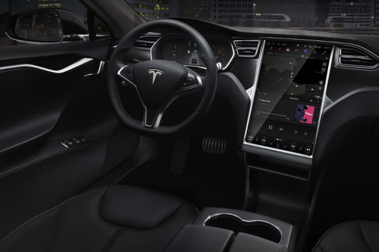 Tesla Model S - Ein so großes Display wurde vorher noch nie in einem Auto verbaut