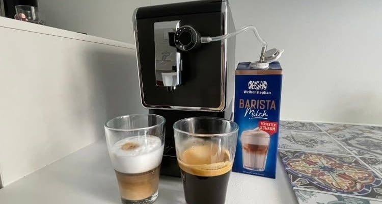 Der Tchibo Esperto Pro Vollautomat macht Kaffee und Cappuccino zum kleinen Preis. Doch wie gut ist die Qualität? Wir haben es getestet