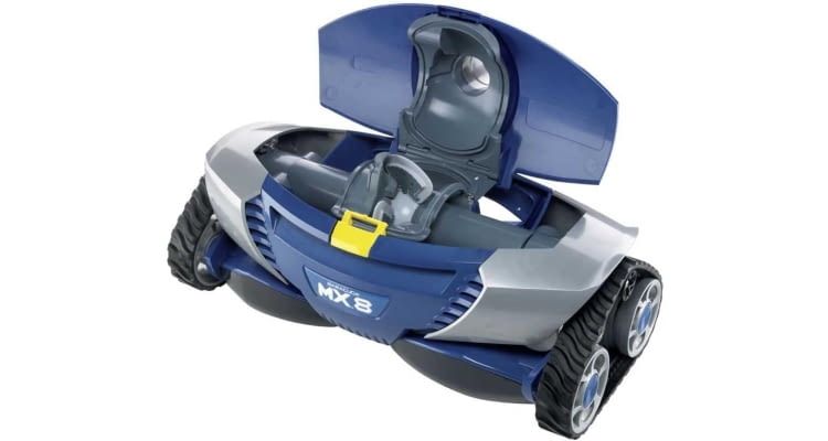 Der MX8 ist ein wendiger und praktischer Poolsauger, der an die Sandfilteranlagen angeschlossen wird
