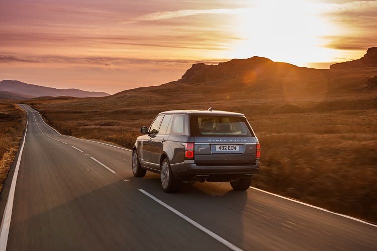 Der Range Rover P400e von Land Rover ist ein luxuriöses Elektroauto