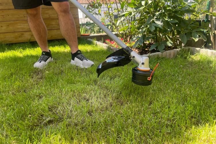 Der Trimmerkopf des Worx WG185E verfügt über einen Doppelfaden, lässt sich aber nicht verstellen