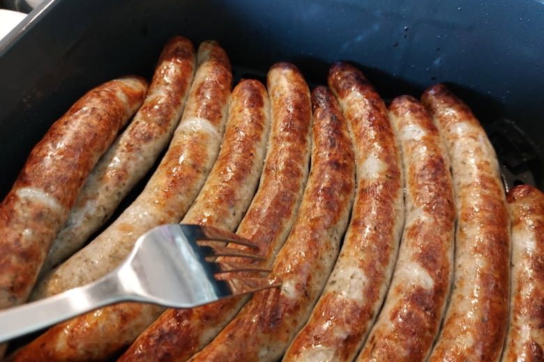 Diese Würstchen haben wir mit unserem Airfryer Testsieger gegrillt