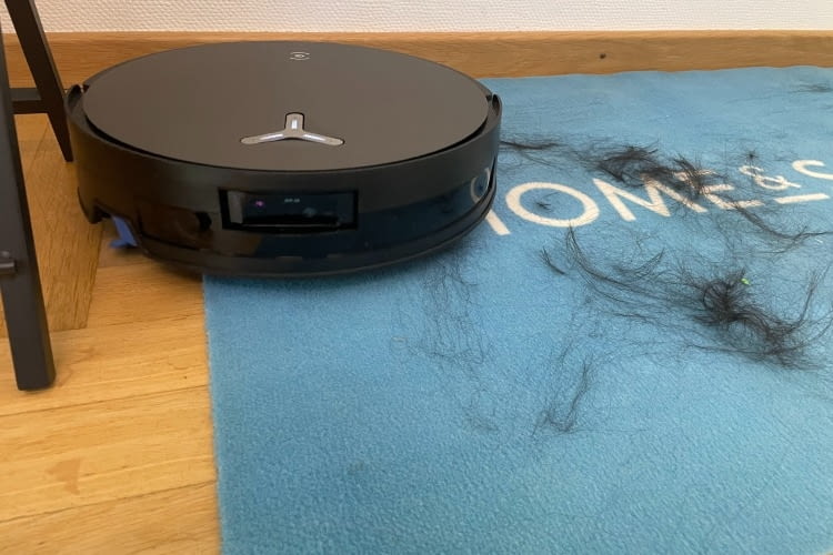 Die Kunsthaare wahren für den DEEBOT X11 OmniCyclone schon eine deutlich größere Herausforderung