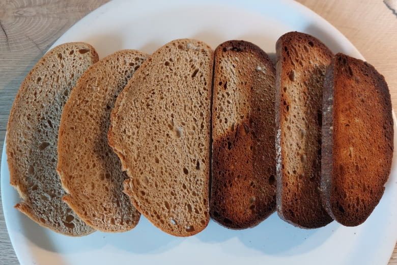 Dünne Brotscheibe sind uns im Test beim Rösten manchmal angebrannt