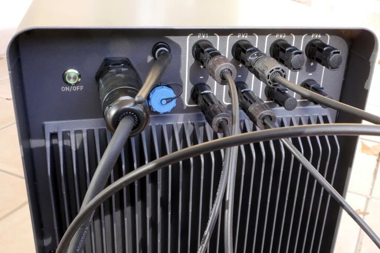 So sieht der fertig verkabelte Marstek Stromspeicher aus