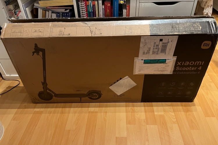 Die Verpackung des Xiaomi E Scooter 4 ist sehr übersichtlich