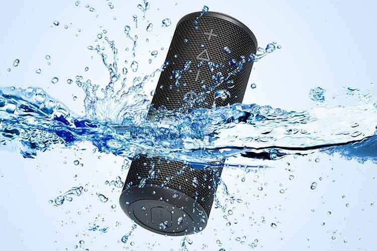 Der Bluetooth-Lautsprecher Zamkol ZK606 ist spritzwassergeschützt nach Schutzklasse IPX6
