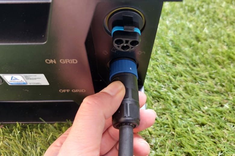 Praktischerweise sind alle Anschlüsse gut lesbar beschriftet