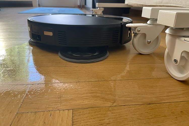 Mit rotierenden Wischpads schnitt auch Saros 10R im Wischroboter Test sehr gut ab