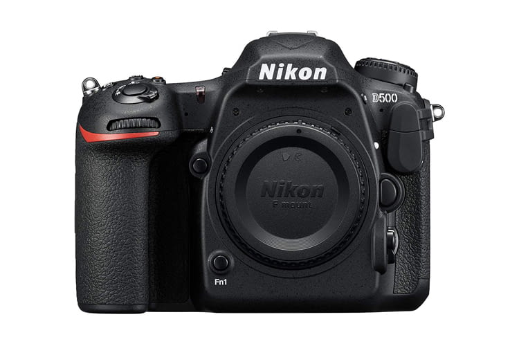 Nikon D500 bietet TTL-Belichtungsmessung mit RGB-Sensor mit ca. 180.000 Pixeln