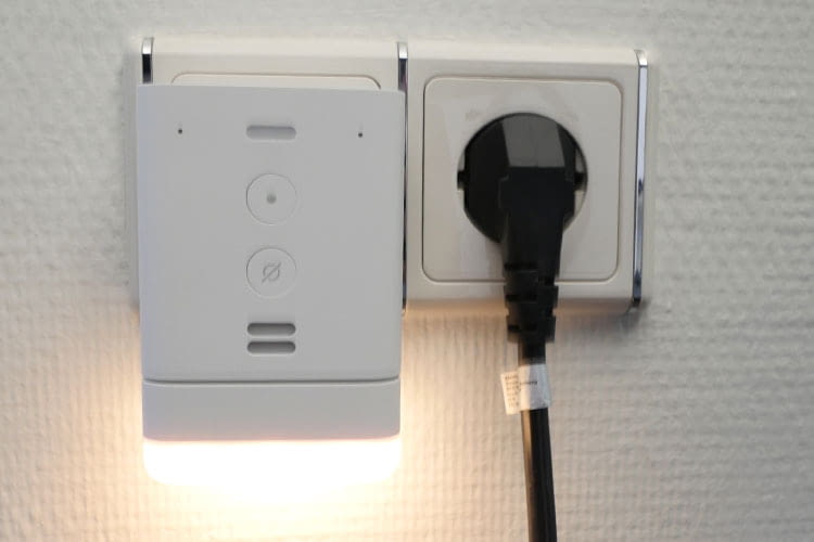 Per USB-Port lässt sich ein extra für Echo Flex angefertigtes Nachtlicht anschließen