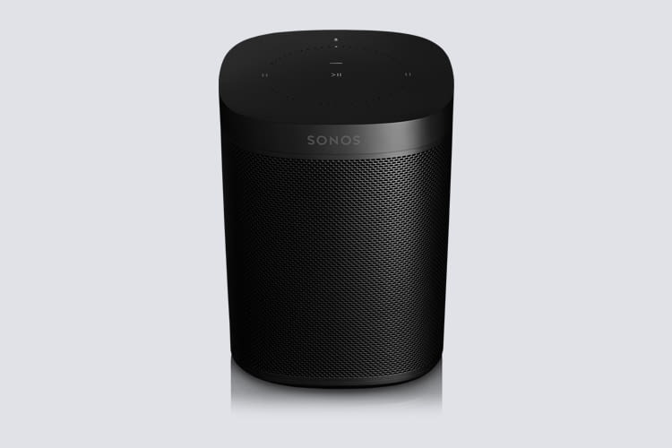 Sonos One 2 ist in Weiß mit mattweißer Front oder in Schwarz mit mattschwarzer Front erhältlich